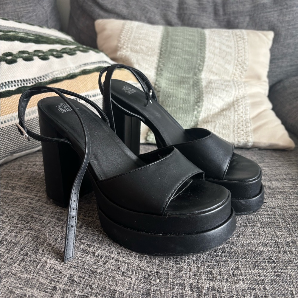 Elegant Black Platform Sandals